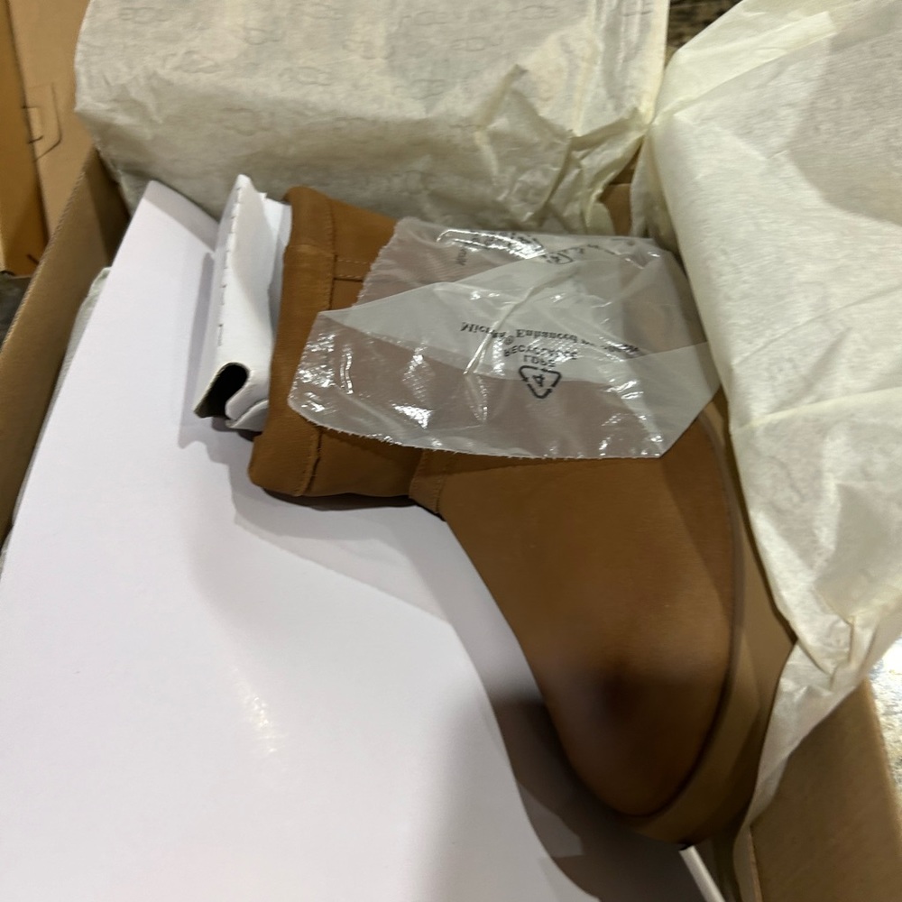 Size 6 ugg classic mini waterproof